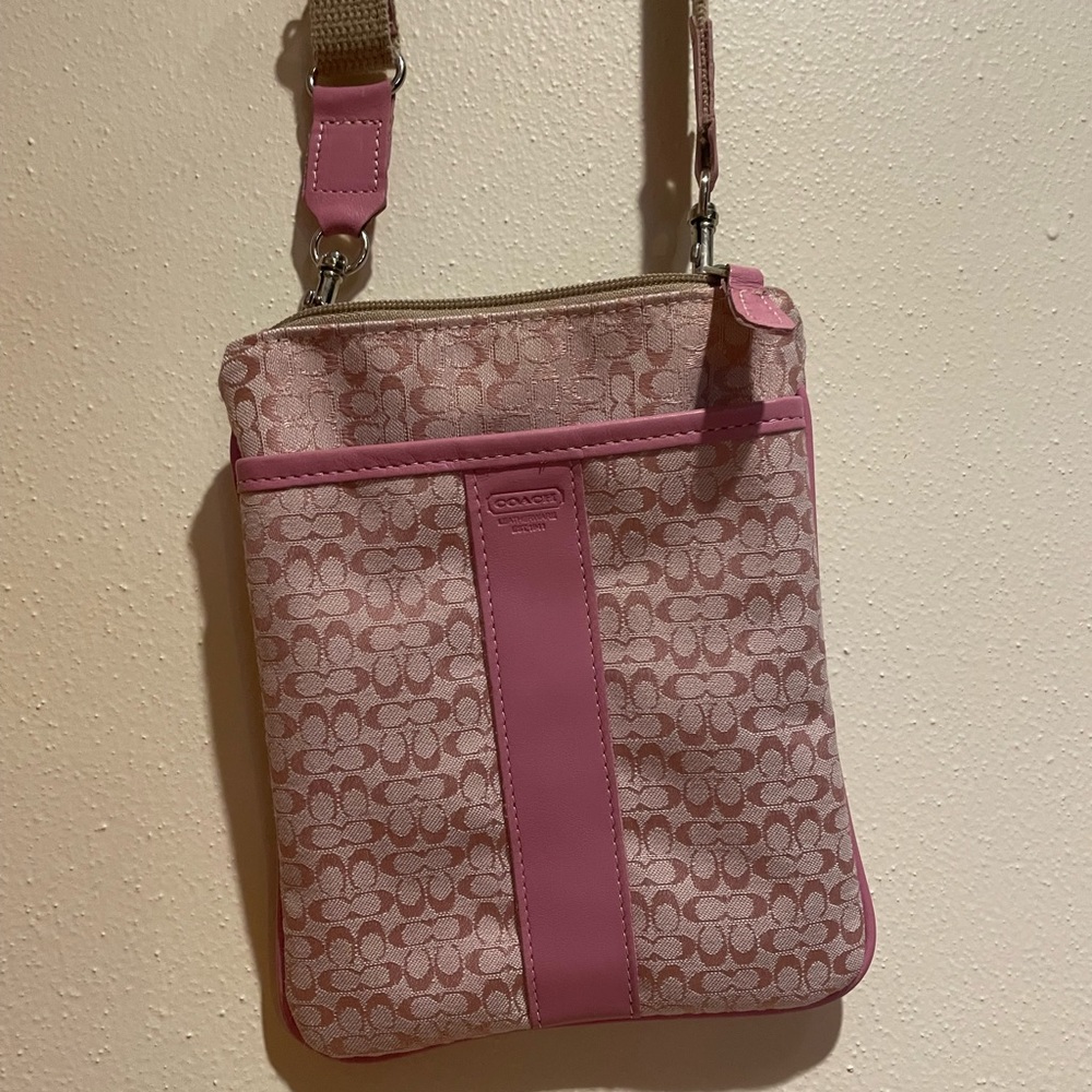 Pink Coach crossbody purse like-new